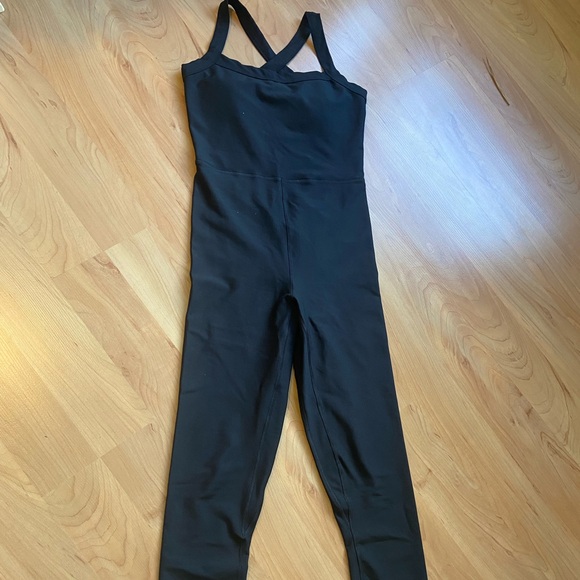 YPB SculptLUX 7/8 Length Cross-Back Onesie from Abercrombie and Fitch - Picture 4 of 9